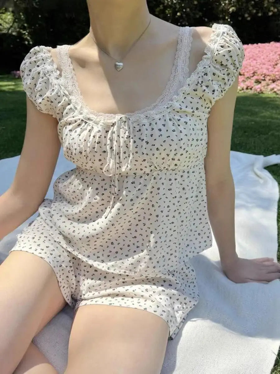 2024 New White Lace Tied Square Neck Summer T-shirts Chic Elegant Short Sleeve Tee Cotton Y2K Street Casual Bow Tie-up Top Women