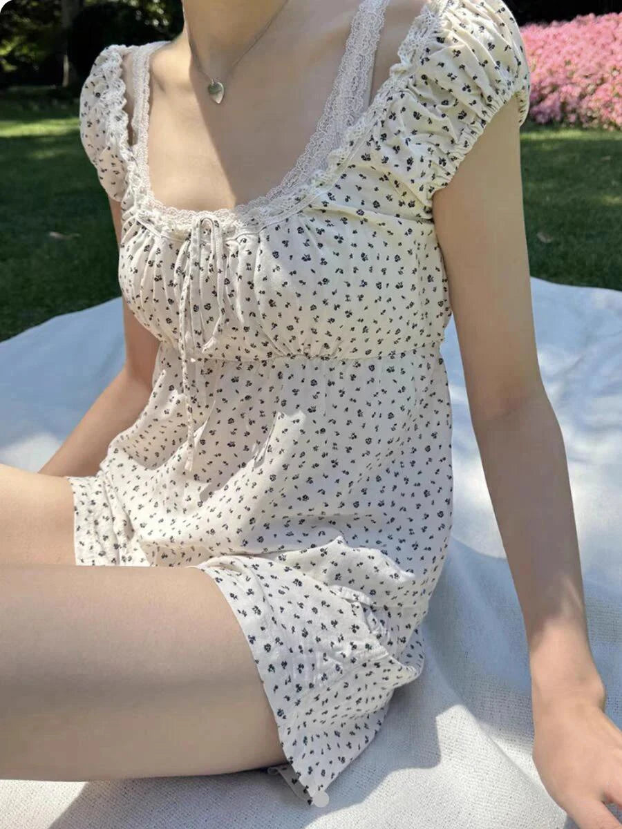 2024 New White Lace Tied Square Neck Summer T-shirts Chic Elegant Short Sleeve Tee Cotton Y2K Street Casual Bow Tie-up Top Women