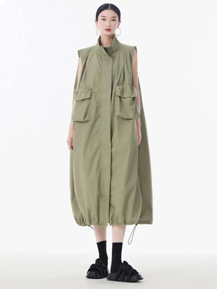 [EAM] Women Green Pocket Hem Drawstring Big Size Vest Dress New Stand Collar Sleeveless Fashion Tide Spring Autumn 2025 1DJ0147