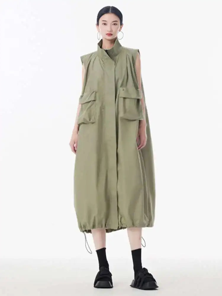 [EAM] Women Green Pocket Hem Drawstring Big Size Vest Dress New Stand Collar Sleeveless Fashion Tide Spring Autumn 2025 1DJ0147