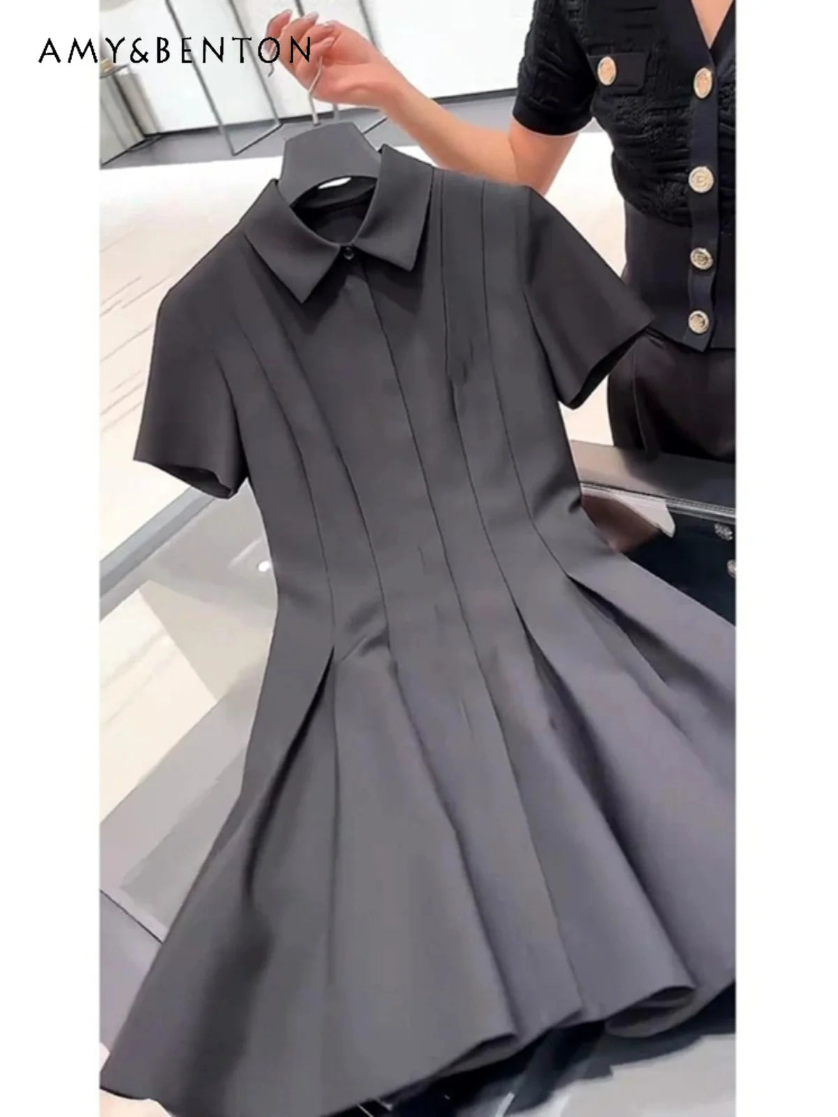 French Temperament Chic Hepburn Style Socialite Black Polo Collar Short-sleeved Dress Summer New Commuter Style Slim Mini Dress