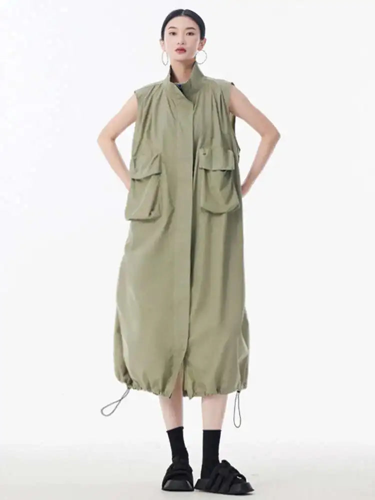 [EAM] Women Green Pocket Hem Drawstring Big Size Vest Dress New Stand Collar Sleeveless Fashion Tide Spring Autumn 2025 1DJ0147