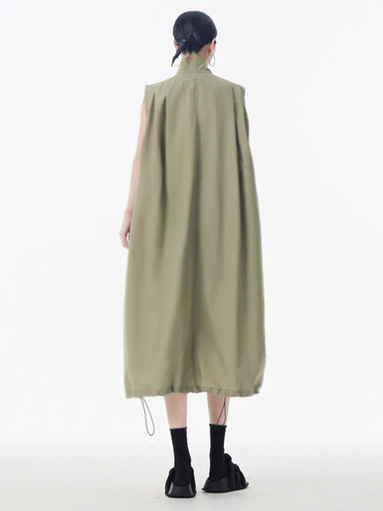 [EAM] Women Green Pocket Hem Drawstring Big Size Vest Dress New Stand Collar Sleeveless Fashion Tide Spring Autumn 2025 1DJ0147