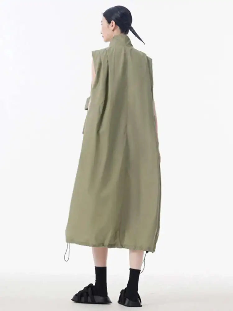 [EAM] Women Green Pocket Hem Drawstring Big Size Vest Dress New Stand Collar Sleeveless Fashion Tide Spring Autumn 2025 1DJ0147